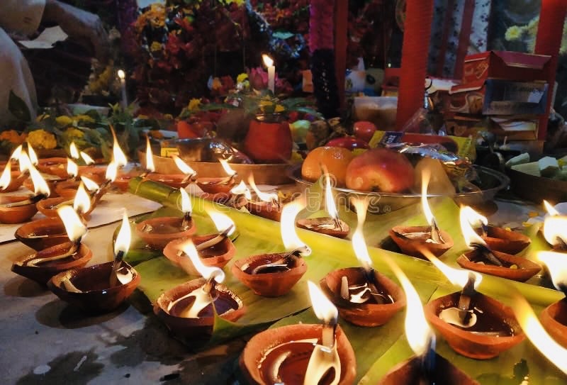আজ শ্যামা পূজা: অন্ধকার থেকে আলোর পথে দেবী কালী উপ...