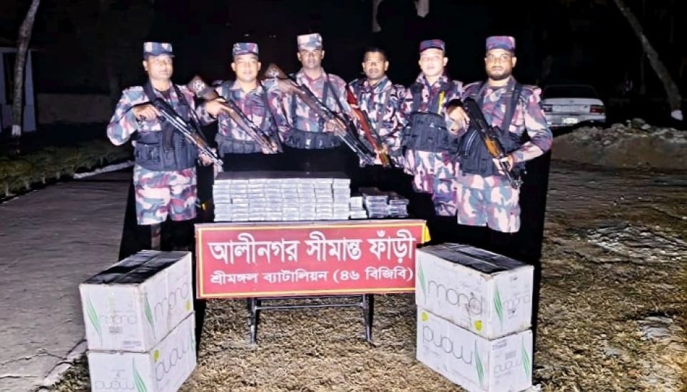 পাঁচ লাখ টাকার ভারতীয় সিগারেট জব্দ...