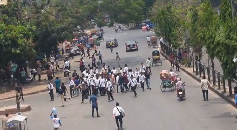 দুই কলেজের শিক্ষার্থীদের মধ্যে সংঘর্ষ...