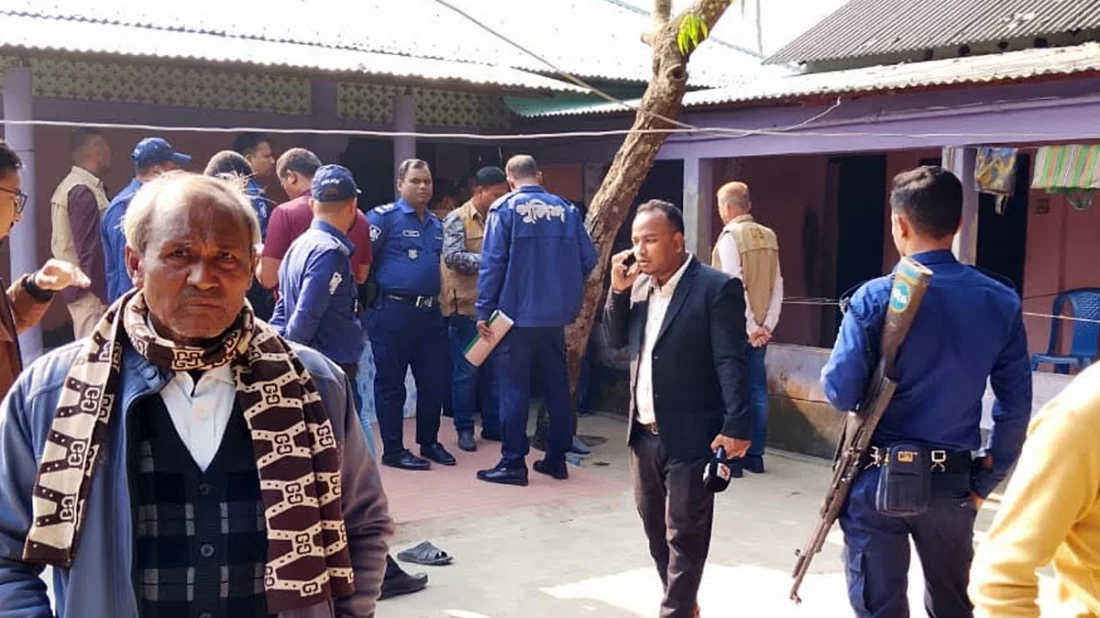 নিজ বাড়িতে মুক্তিযোদ্ধা ও তার স্ত্রীকে ‘গলা কেটে হ...