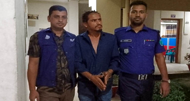 আ/ট/ক হওয়া শুটার রিয়াজকে রূপগঞ্জ থানায় হস্তান্তর...