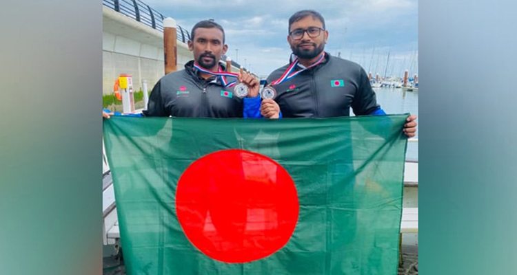 ৩৭ বছর পর ইংলিশ চ্যানেল পাড়ি দিলেন দুই বাংলাদেশি