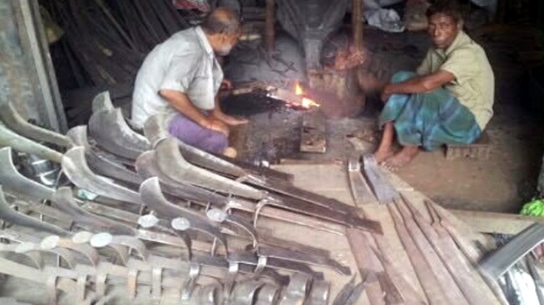 ঈদুল আজহাকে সামনে রেখে সরঞ্জাম তৈরিতে ব্