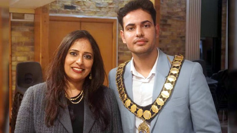 যুক্তরাজ্যে মেয়র নির্বাচিত হয়ে ইতিহাস গড়