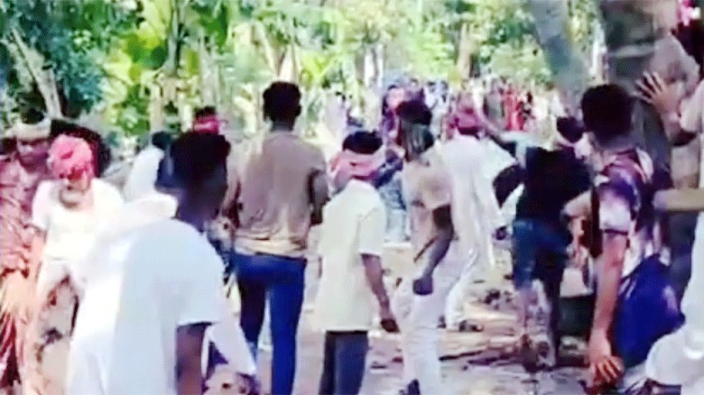 কোরবানির মাংস ভাগাভাগি নিয়ে ‍সং*ঘ*র্ষ, 