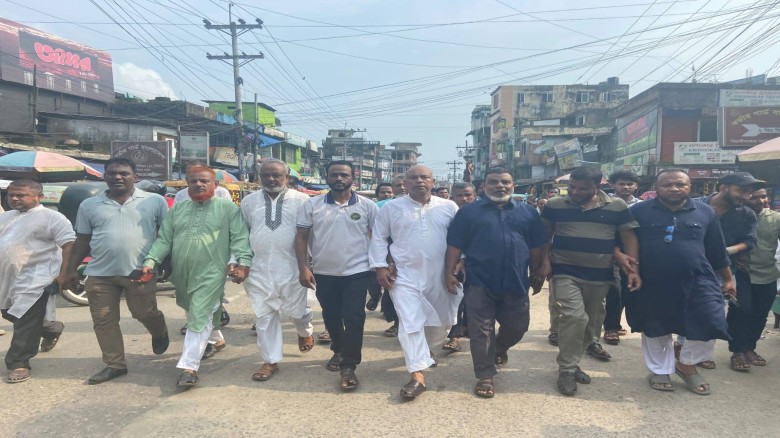 নিষিদ্ধ সংগঠনের তৎপরতা ঠেকাতে মাঠে পুলিশ