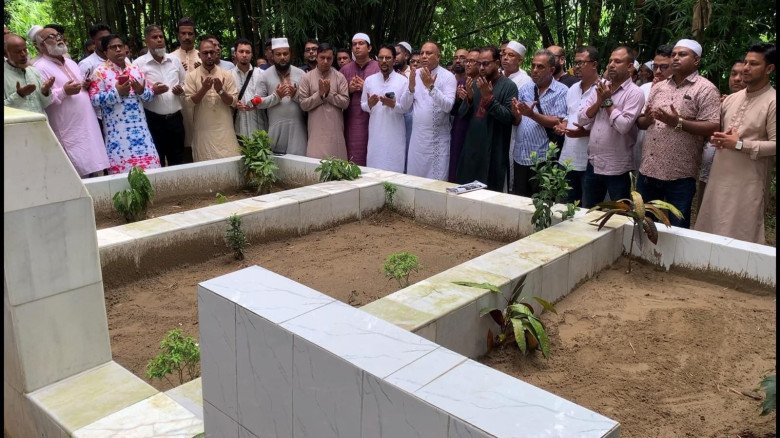 শহীদ সাংবাদিক এটিএম তুরাবের কবর জিয়ারত ক