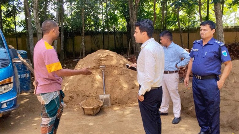 কুলাউড়ায় অবৈধভাবে বালু উত্তোলনে ইউপি সদস