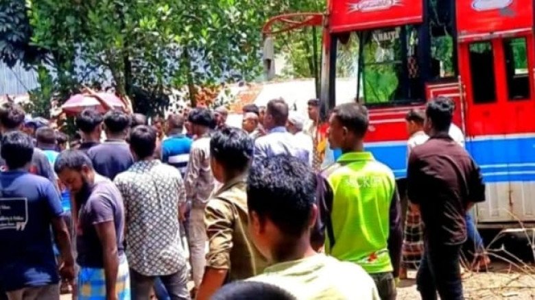 জৈন্তাপুরে বাস চাপায় গুরুতর আহত  একজন, স