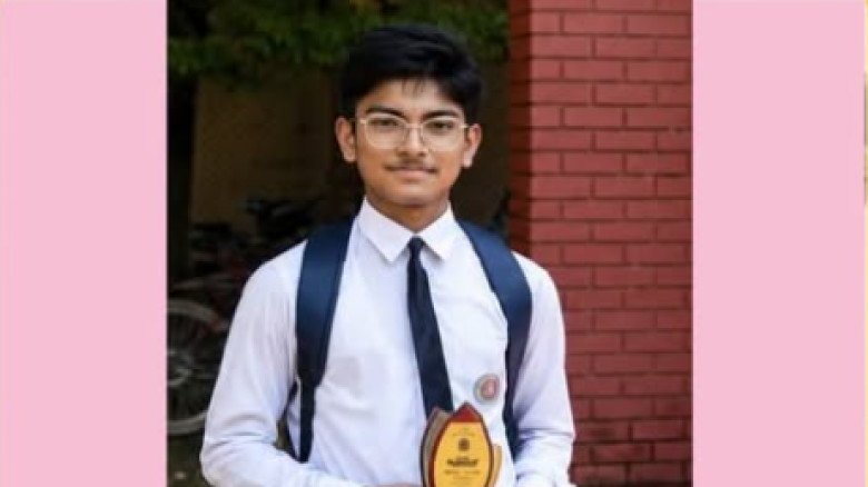 জগন্নাথপুরে শিক্ষকের অভাব জয় করে এসএসসি-তে গোল্ডেন A+ পেল অনয় পাল