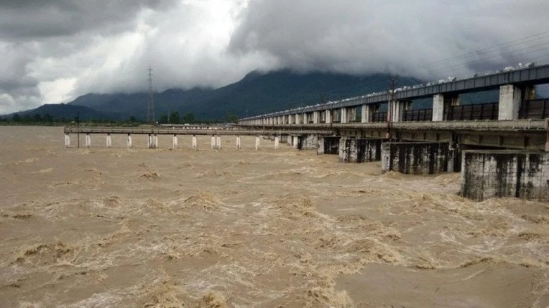 নিহত বেড়ে ১৬০  পাহাড়ি ঢলে বিপর্যস্ত নেপা