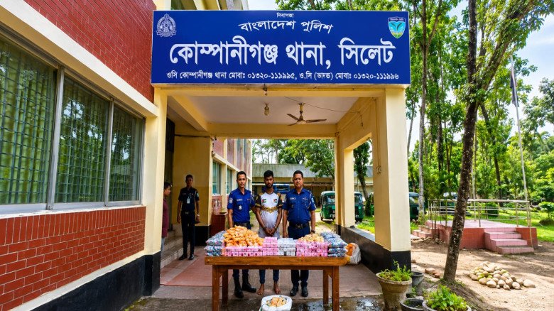 কোম্পানীগঞ্জে ভারতীয় সাবানসহ যুবক আটক