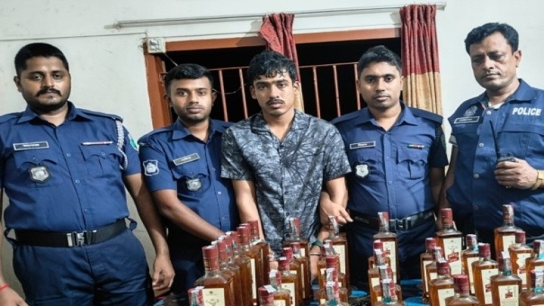 জকিগঞ্জ-সিলেট মহাসড়কে ৩৫ বোতল ম দ সহ গ্র