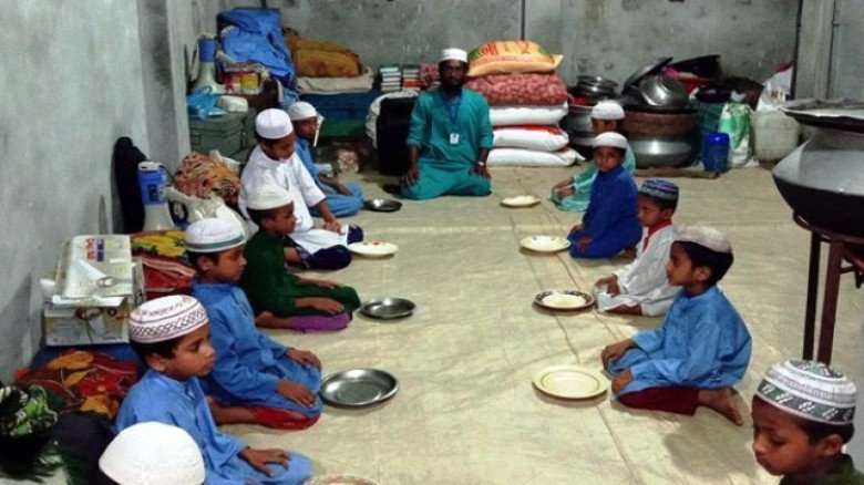 বিয়ানীবাজারে মাদরাসার আবাসিক খাবার: ৫ হা