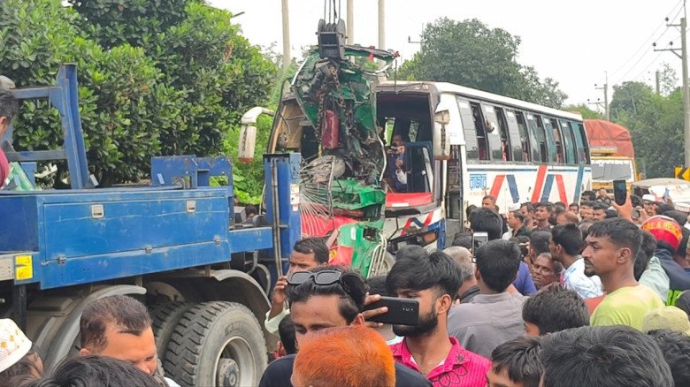 সেপ্টেম্বরে সড়ক দুর্ঘটনায় নিহত ৪২৩, বেশি
