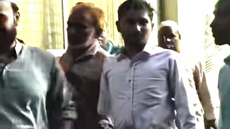 মন্ত্রী আরিফকে নিয়ে ফেসবুকে পোস্ট: ১০ ঘন্টা পর বিএনপি নেতার জিম্মায় মুক্তি