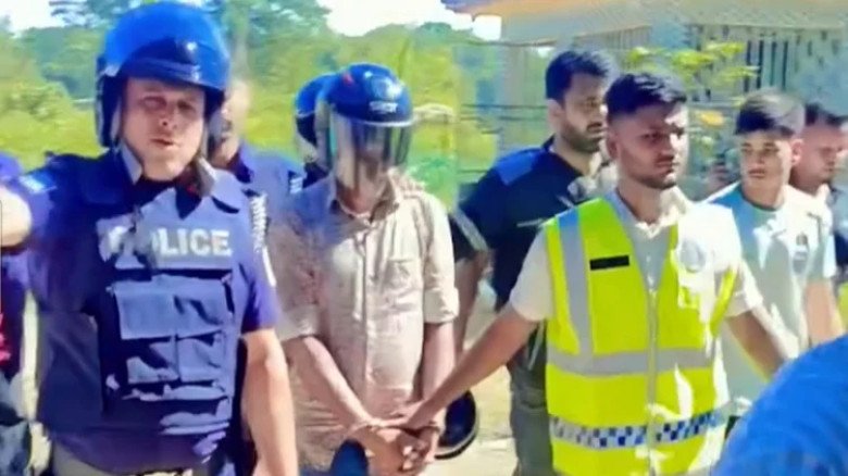 নবীজিকে নিয়ে কুরুচিপূর্ণ মন্তব্যের অভিযোগে যুবক পু...
