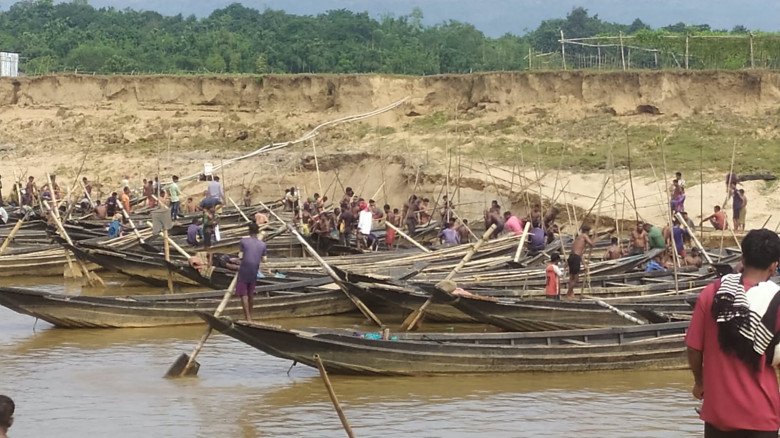 জৈন্তাপুরের বড়গাং নদীতে অবৈধ বালু উত্তোল