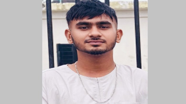 নিয়ন্ত্রণ হারিয়ে সড়কের ৪০ফুট নিচে মোটর স