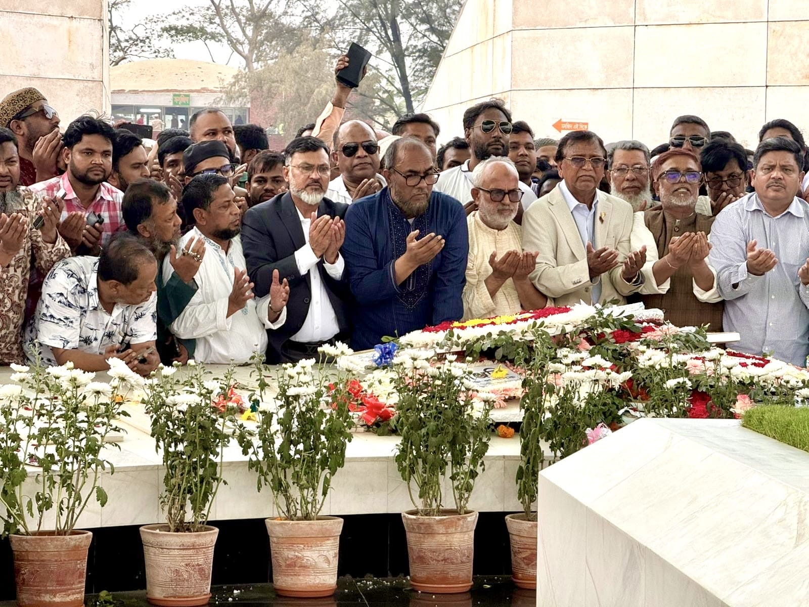 ছয় সিটি করপোরেশনের নবনিযুক্ত প্রশাসকদের শ্রদ্ধা ন...