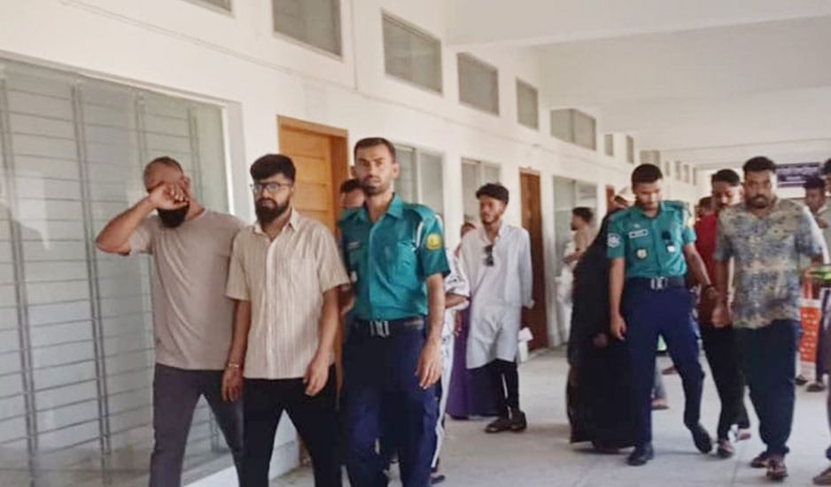 এমসি কলেজ ছাত্রাবাসে গৃহবধূ ধ র্ষ ণ : দুই মামলার য...