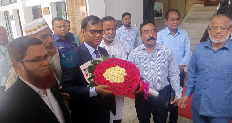 সিলেটে নতুন ডিসির দায়িত্ব গ্রহণ করলেন সারওয়ার আলম...