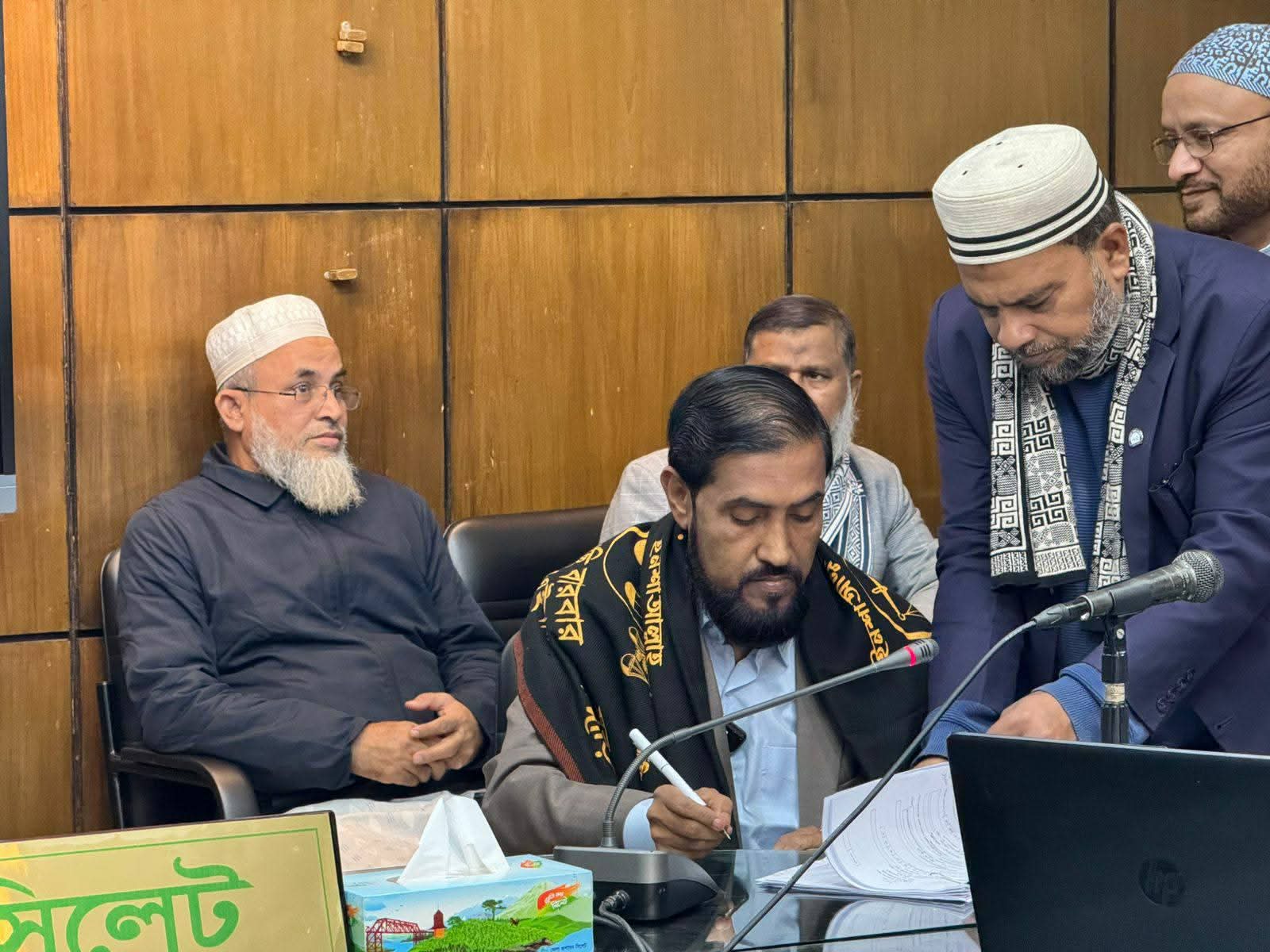 সিলেট-৬ আসনে ফুরফুরে মেজাজে জামায়াত প্রার্থী সেলিম...