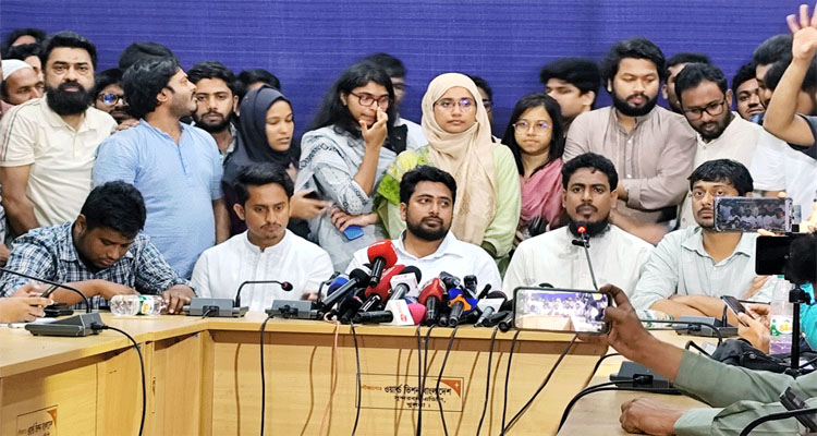 ২৪ ঘণ্টার মধ্যে হামলাকারীদের গ্রেপ্তারের দাবি নাহি...