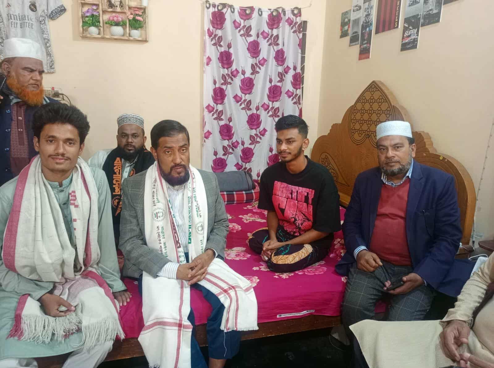 পা -হা-রা-নো যুবককে কৃত্রিম পা উপহার দিয়ে প্র-তি-...