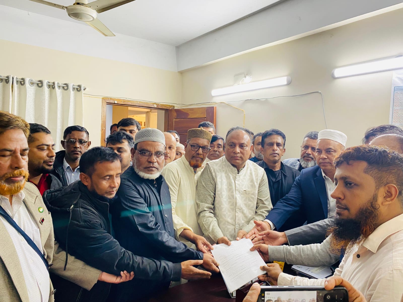 সিলেট-৬ আসনে বিএনপির মনোনয়ন ফরম সংগ্রহ...