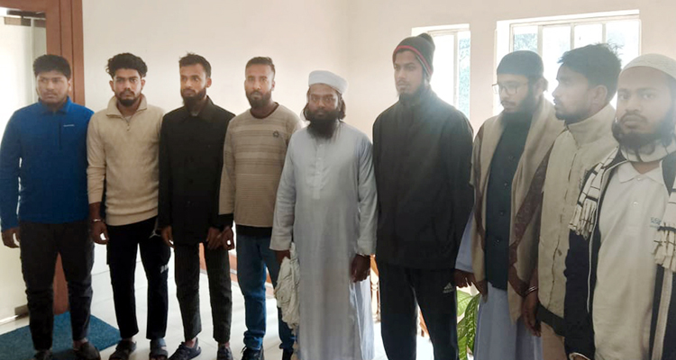 প্রথম আলো-ডেইলি স্টারে হা/ম/লা/য় আরও ৯ জন গ্রে/প্ত...