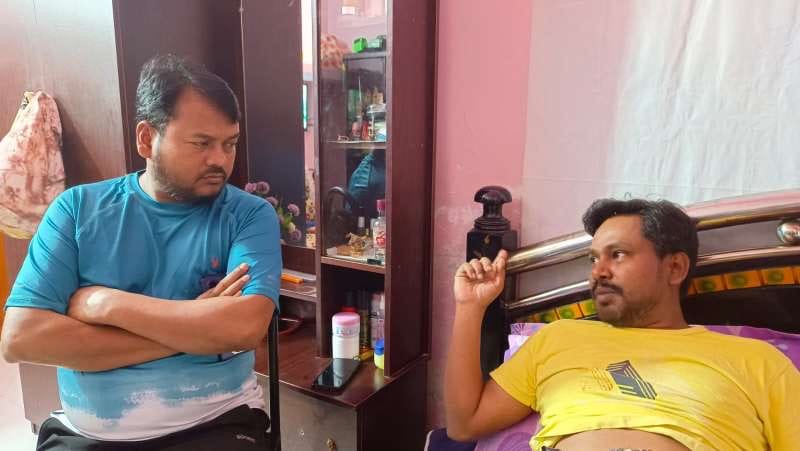 হা/ম/লা/য় আ/হ/ত সাংবাদিক নেতা রেজাউল করিমের পাশে ...