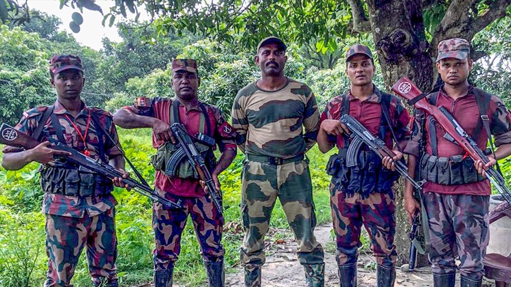 পতাকা বৈঠক শেষে নিজ দেশে ফিরলেন আটক বিএসএফ সদস্য...