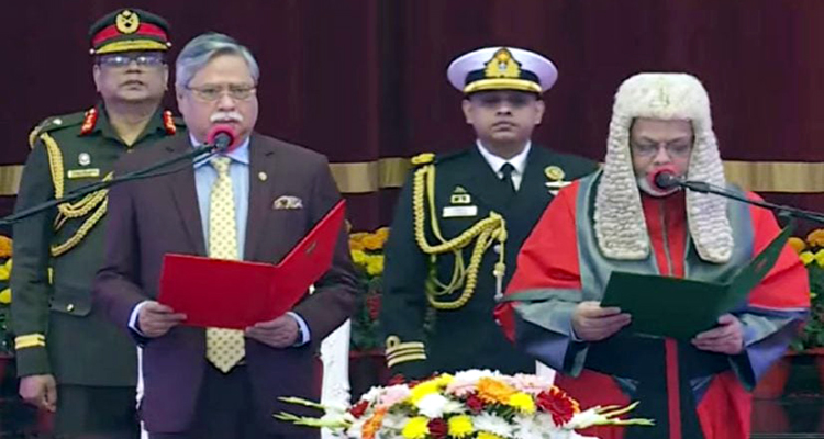 প্রধান বিচারপতি হিসেবে শপথ নিলেন জুবায়ের রহমান চৌধ...
