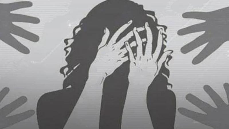 ‘ধ র্ষ ণে র শিকার’ হয়ে বাবাকে খু ন করলেন মেয়ে।...