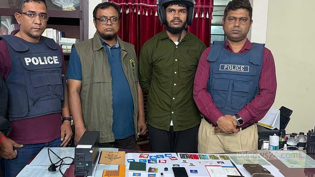 জঙ্গি সন্দেহে দুর্গম এলাকা থেকে সাবেক সেনা সদস্য গ্রেপ্তার
