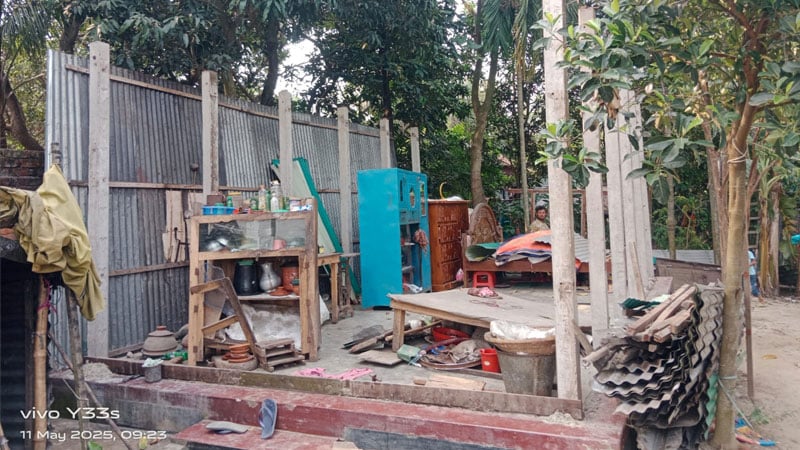 জমি দখল উচ্ছেদ অপমান সইতে না পেরে আত্মহত্যা...