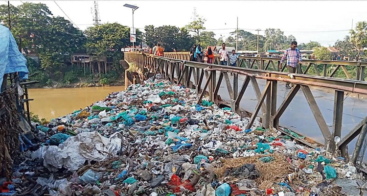 নগরের প্রাণ এখন শহরের ভাগাড়