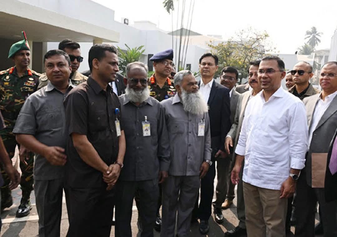 ‘তুই নূর না’—প্রধানমন্ত্রী তারেক রহমানের ডাকে ভেঙে...