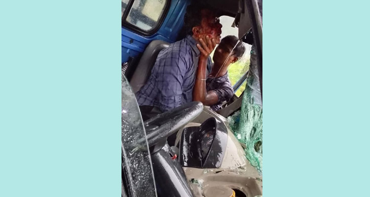 মৌলভীবাজারে গাছের সঙ্গে ট্রাকের ধাক্কায় ব্যবসায়ী নিহত