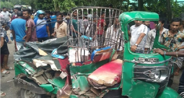 মৌলভীবাজারে বাস-অটোরিকশা মুখোমুখি সং/ঘ/র্ষে প্রাণ গেল যুবকের