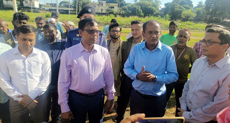 হকারদের রাস্তায় বসার কোন সুযোগ নেই: জেলা প্রশাসক
