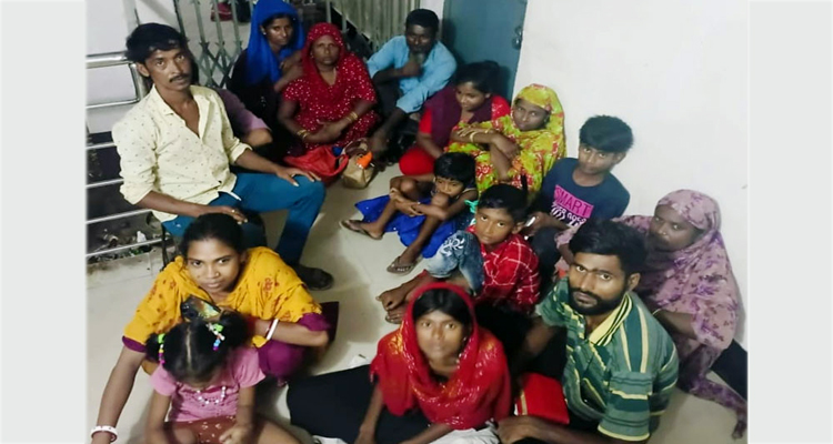 ভারতে আটক ১৫ বাংলাদেশিকে বিজিবির কাছে হস্তান্তর
