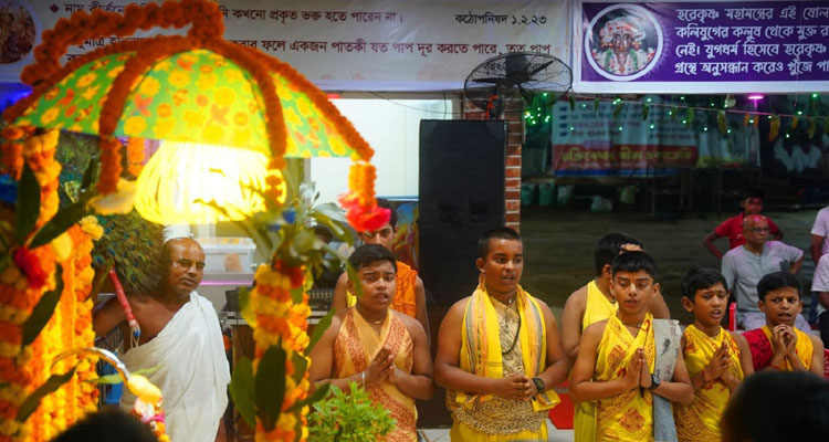 মহা-অভিষেকে সিলেটে শ্রীমৎ ভক্তিচারু স্বামীর ৮০তম আবির্ভাব তিথি পালিত