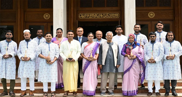ইয়ুথ অ্যাওয়ার্ড পেলেন ১২ তরুণ