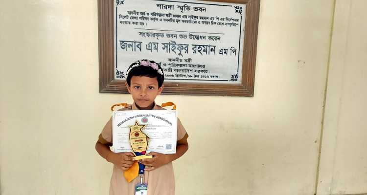 রেবতি মোদকের সাফল্য অর্জনে উচ্ছ্বসিত পরিবার