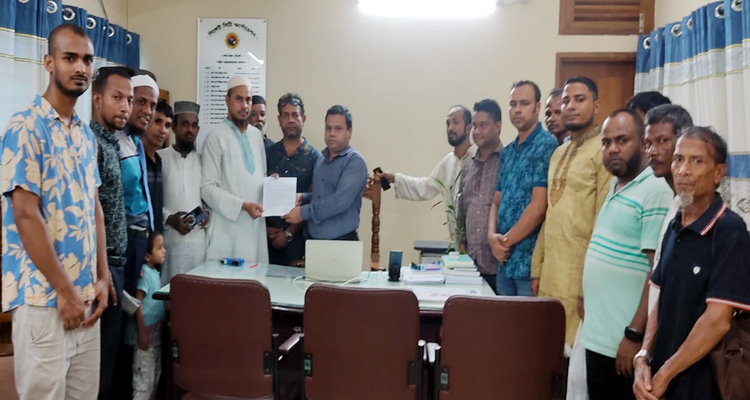 ফুটপাত দখলমুক্ত করার দাবীতে সিসিক বরাবরে স্মারকলিপি প্রদান