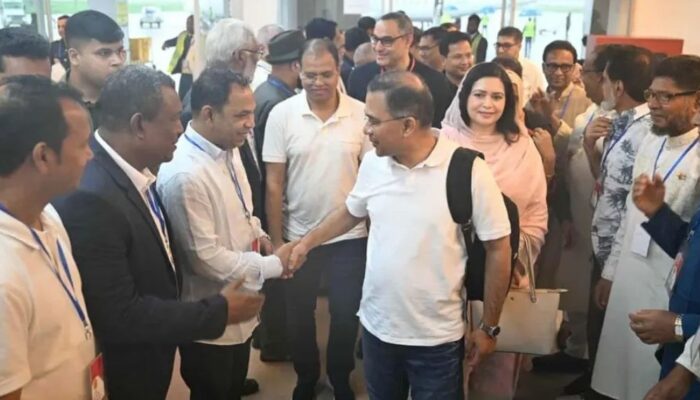 সিলেটে প্রধানমন্ত্রীর আগমনে উষ্ণ অভ্যর্থনা
